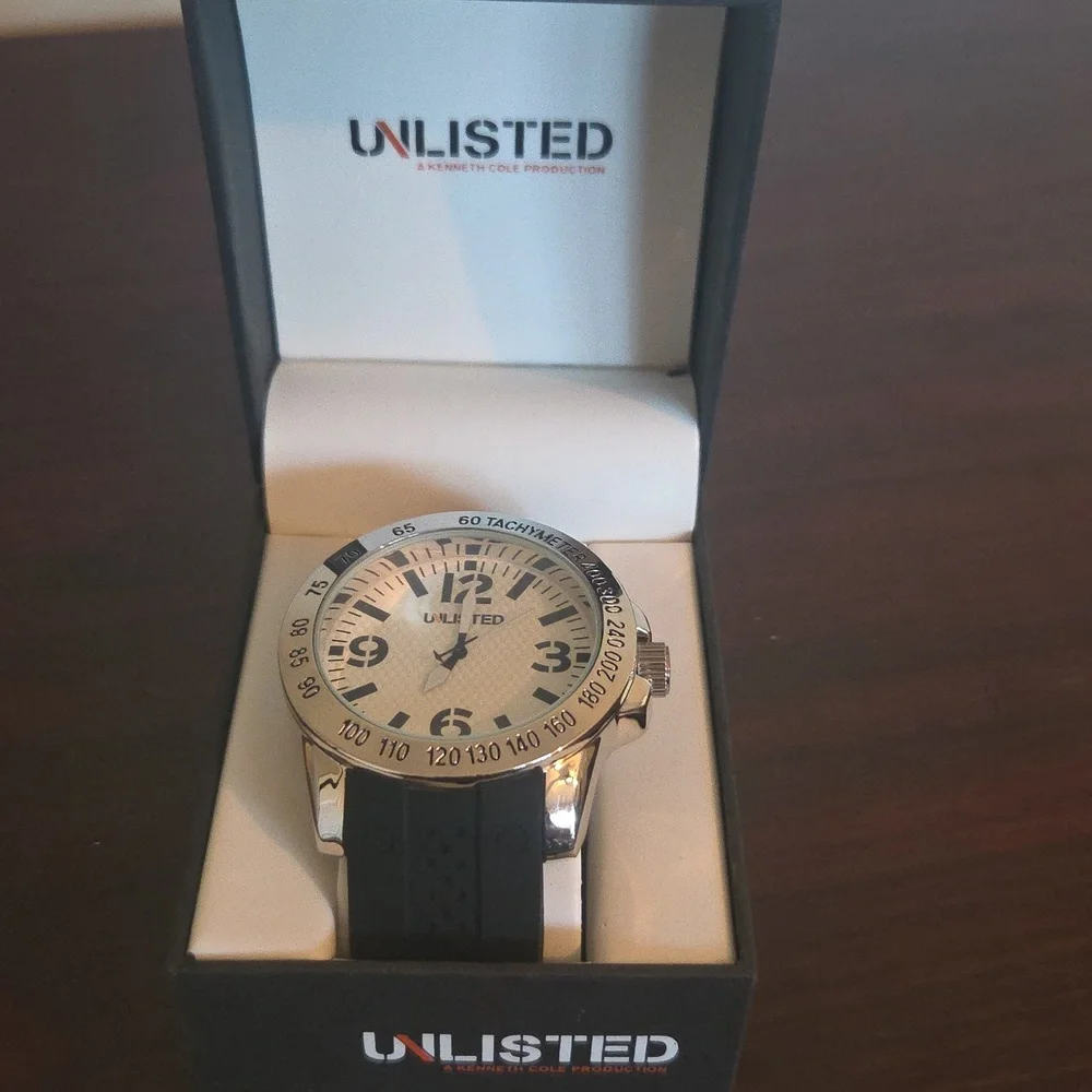 Kenneth Cole unlisted stylish large